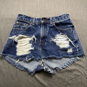 Levi Strauss & Co 560 Denim Shorts Women’s Sz 7 Jr Blue Loose Fit Distressed